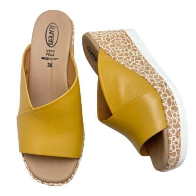 LOREN N0479 zoccolo con zeppa in sughero ciabatta scalzato giallo ocra per donna